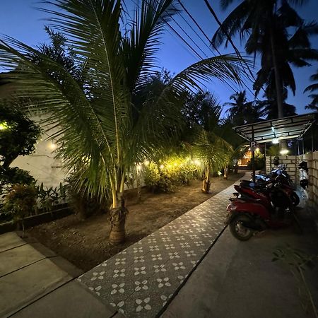 Meket Bungalows Toyapakeh Exterior photo